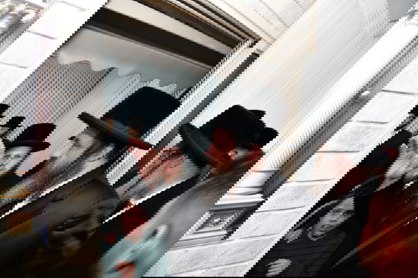 קביעת מזוזות אצל ר' שמואל אהרן צויבל