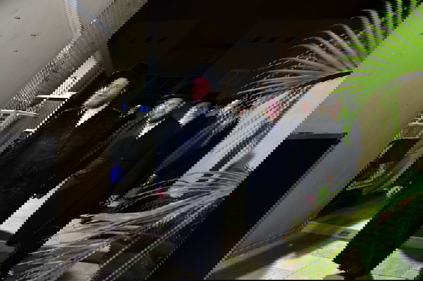 קביעת מזוזות אצל ר' שמואל אהרן צויבל