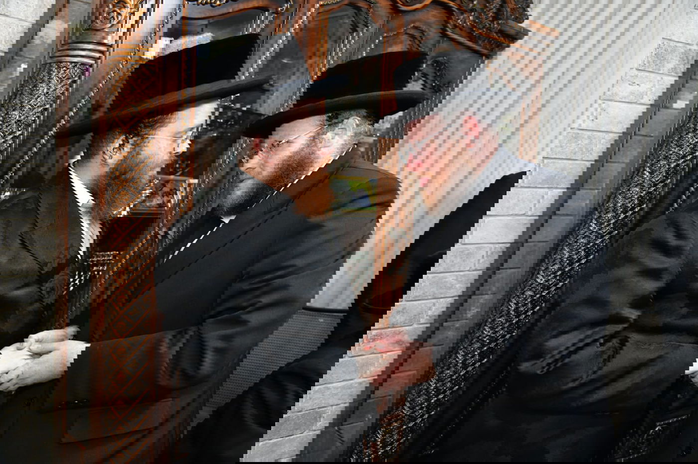 קביעת מזוזות אצל ר' שמואל אהרן צויבל