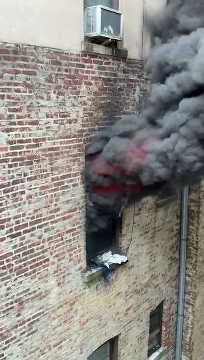 אש מהדירה: להבות ענק בבניין מעונות הישיבה, הבחורים פונו בבהלה