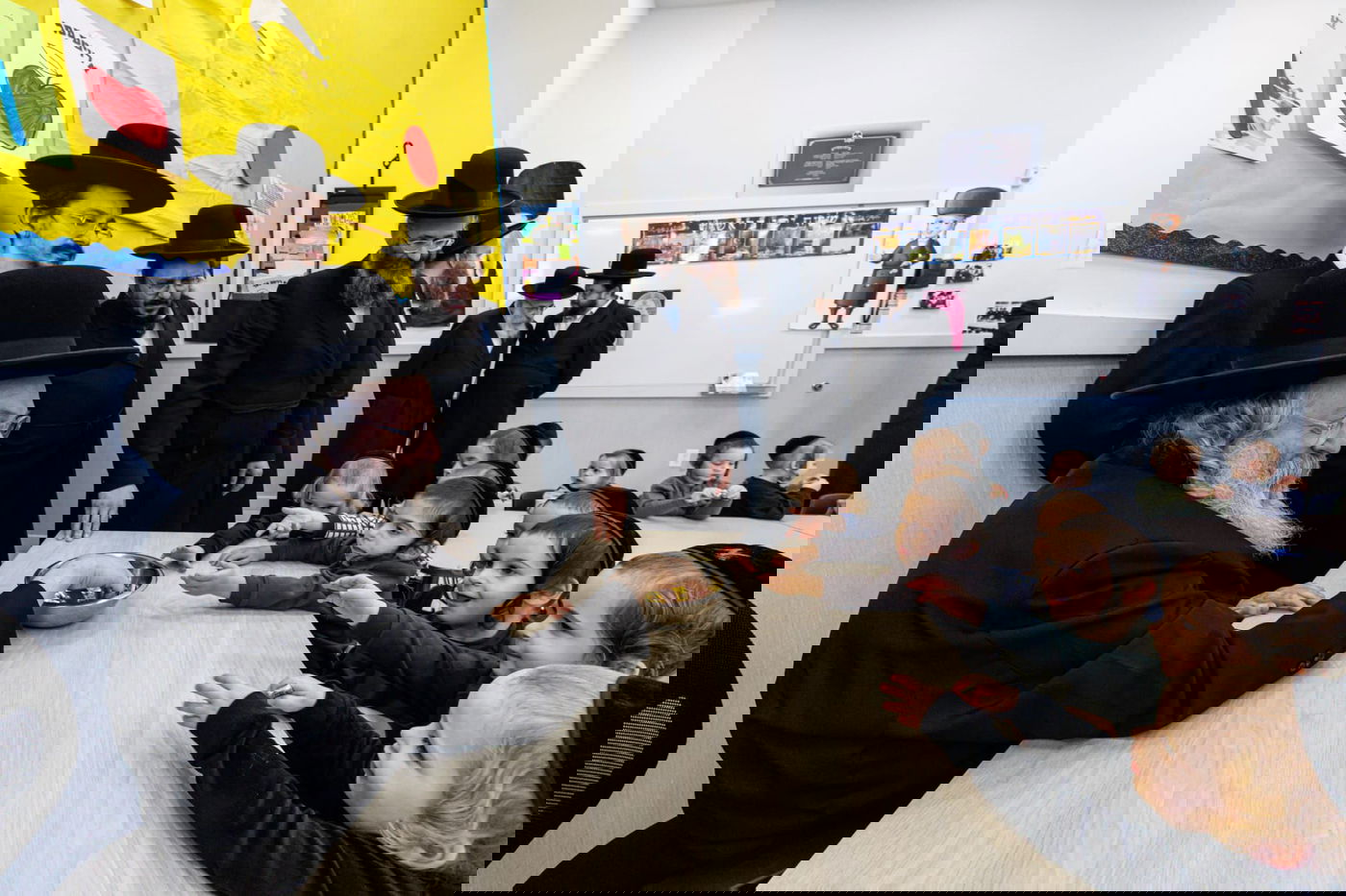 הרה"צ רבי נחמיה אלתר בביקור בתלמוד תורה 'אמרי אמת' בב"פ