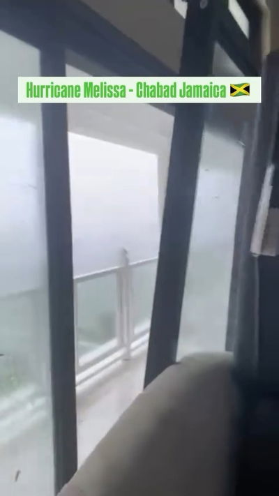 סופת המאה: שליחי חב"ד בג'מייקה "הסתתרו בחדר קטן בלי חלונות כדי להגן על עצמם"