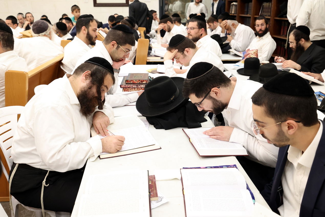 י"ב שנים למרן הגר"ע יוסף זצ"ל