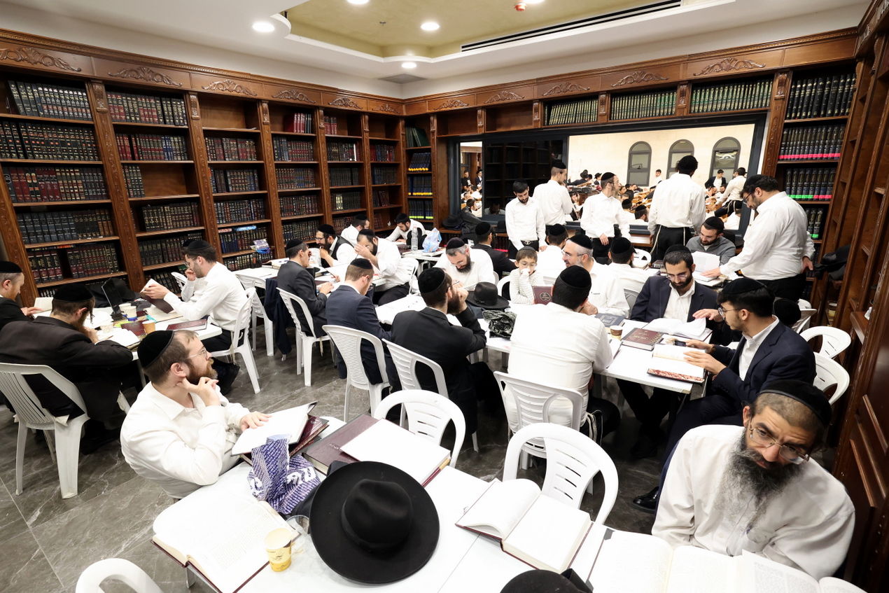 י"ב שנים למרן הגר"ע יוסף זצ"ל