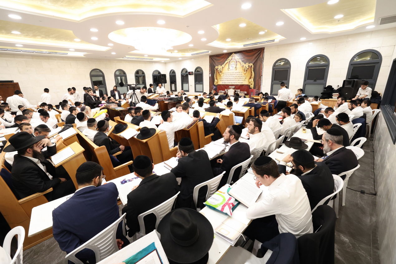 י"ב שנים למרן הגר"ע יוסף זצ"ל