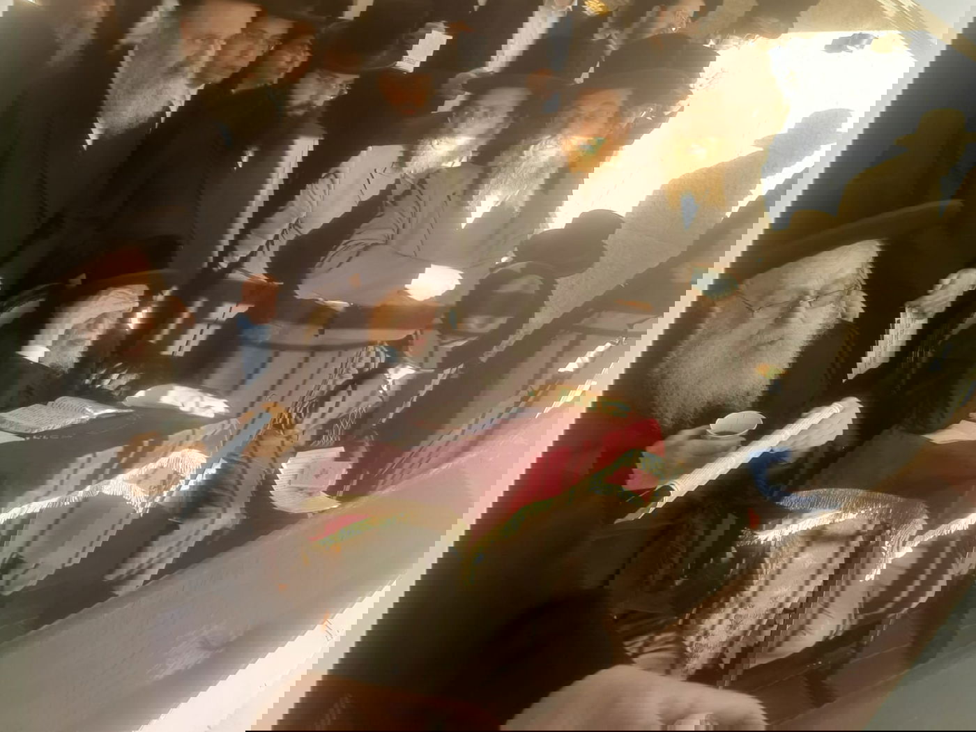 האדמו"ר מקופיטשניץ והאדמו"ר מקומרנא ארזי הבירה בעצרת