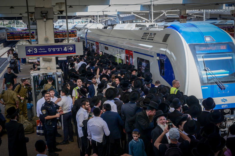 ההמונים בדרכם לעצרת