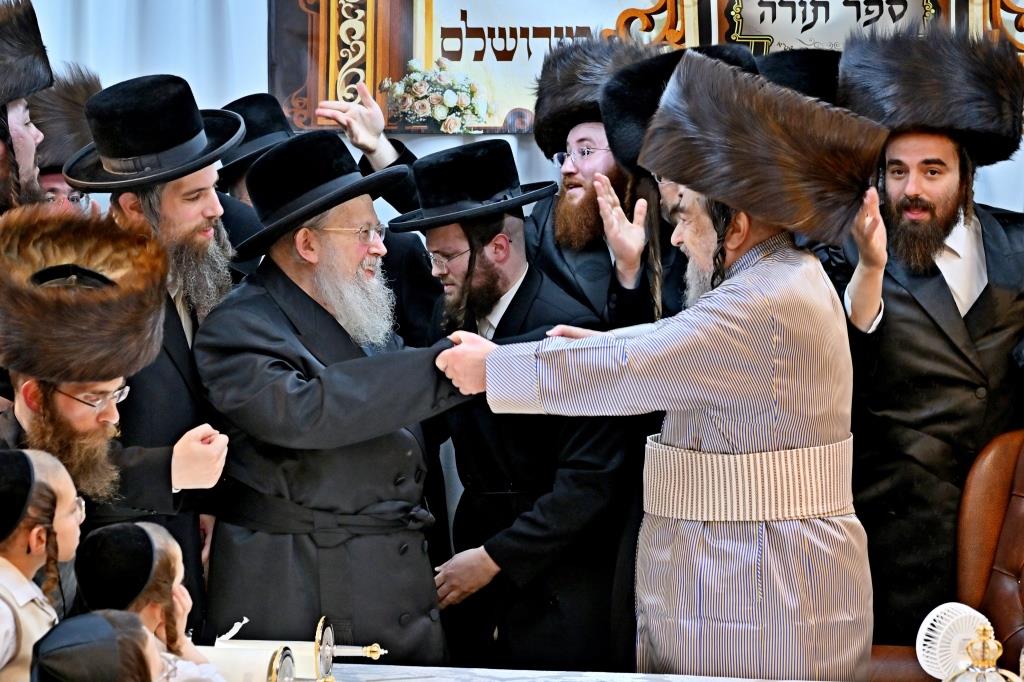 מעמד הכנסת ס''ת לזכותו של הגה''צ רבי רבי יעקב מאיר שכטר