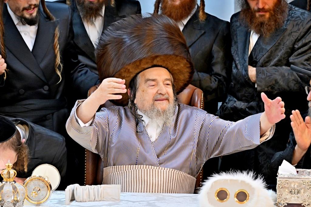 מעמד הכנסת ס''ת לזכותו של הגה''צ רבי רבי יעקב מאיר שכטר