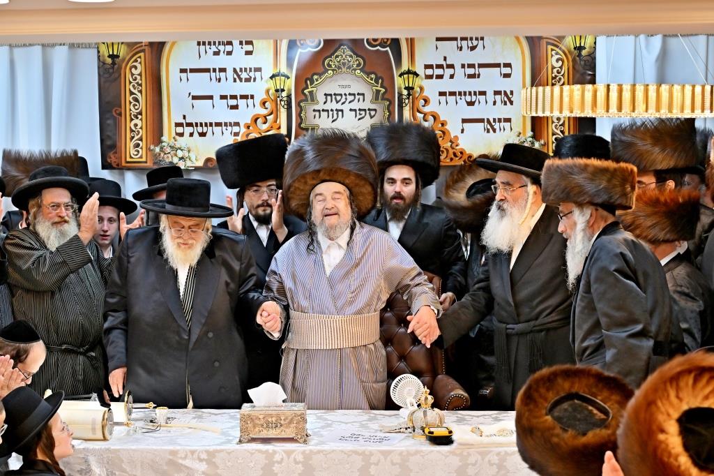 מעמד הכנסת ס''ת לזכותו של הגה''צ רבי רבי יעקב מאיר שכטר