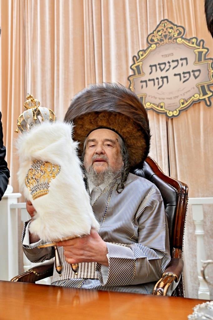 מעמד הכנסת ס''ת לזכותו של הגה''צ רבי רבי יעקב מאיר שכטר