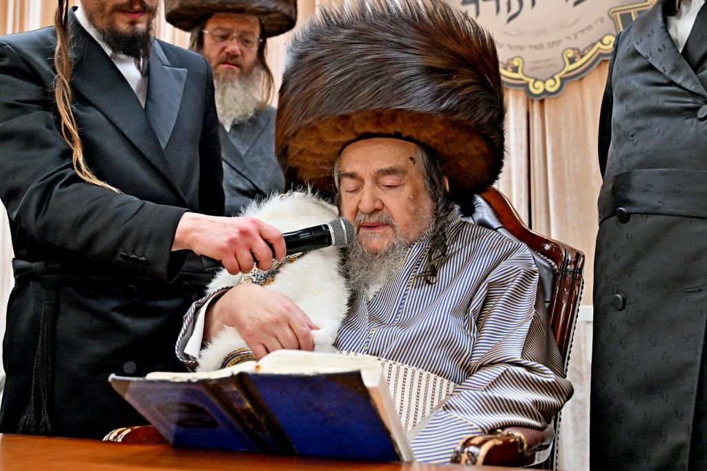 מעמד הכנסת ס''ת לזכותו של הגה''צ רבי רבי יעקב מאיר שכטר