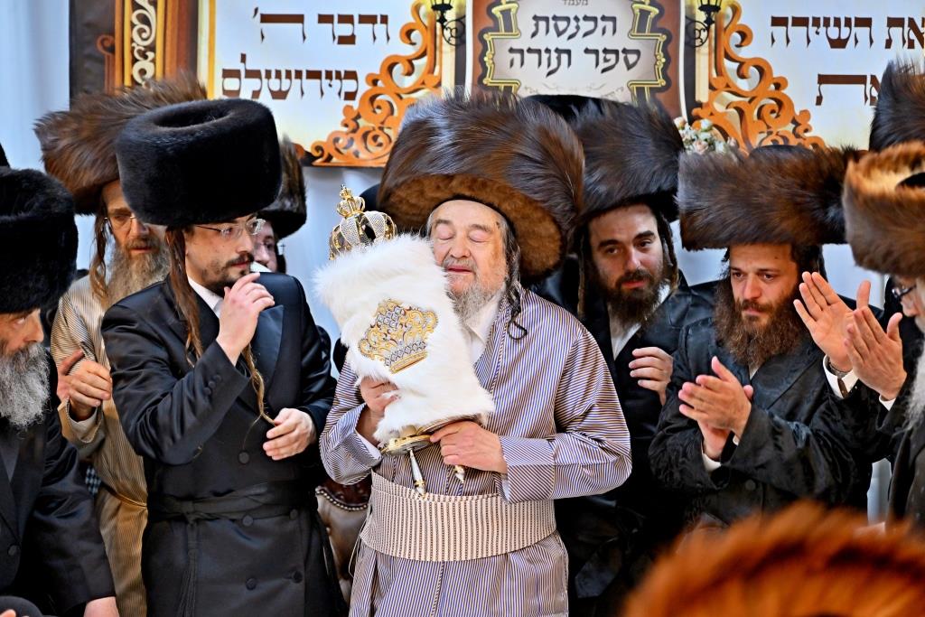 מעמד הכנסת ס''ת לזכותו של הגה''צ רבי רבי יעקב מאיר שכטר