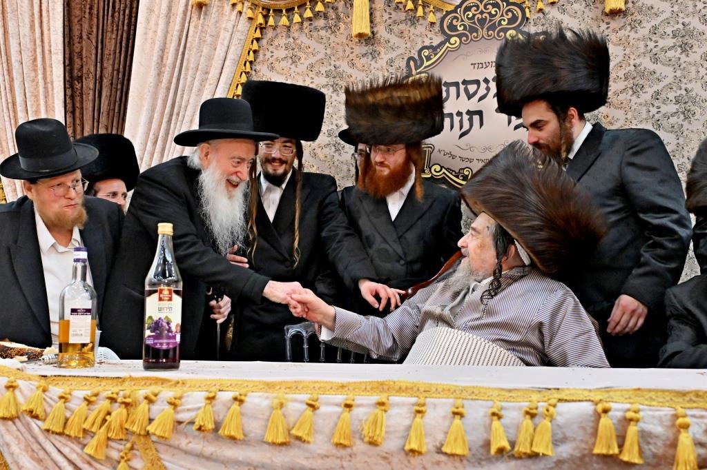 מעמד הכנסת ס''ת לזכותו של הגה''צ רבי רבי יעקב מאיר שכטר