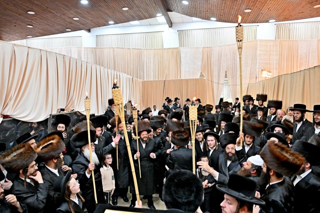 מעמד הכנסת ס''ת לזכותו של הגה''צ רבי רבי יעקב מאיר שכטר