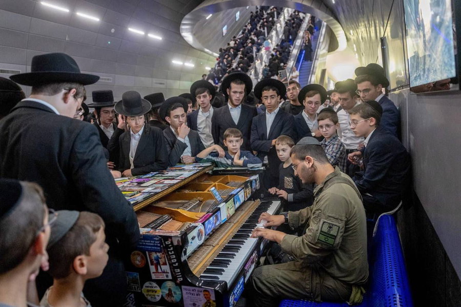 החייל בתחנת הרכבת