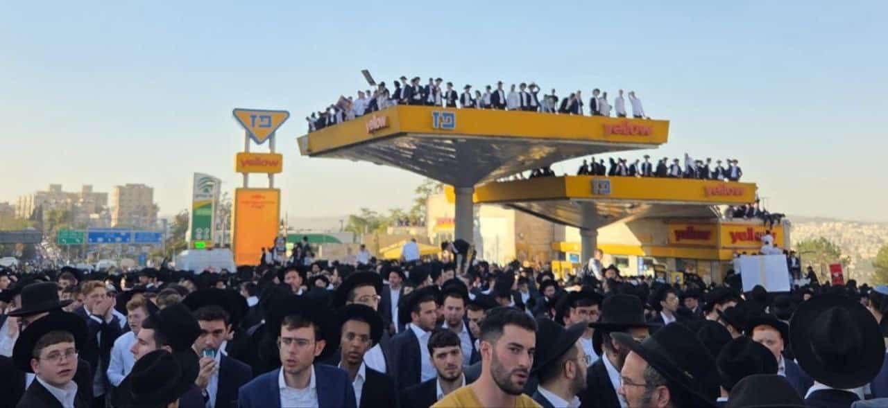 תיעודים בלתי נתפסים מירושלים: צעירים מטפסים על מנופים ואתרי בנייה תוך סיכון חיים