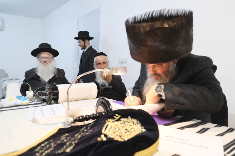 הכנסת ספר תורה לישיבת ברסלב לבעלי תשובה 'נשמת ברסלב'
