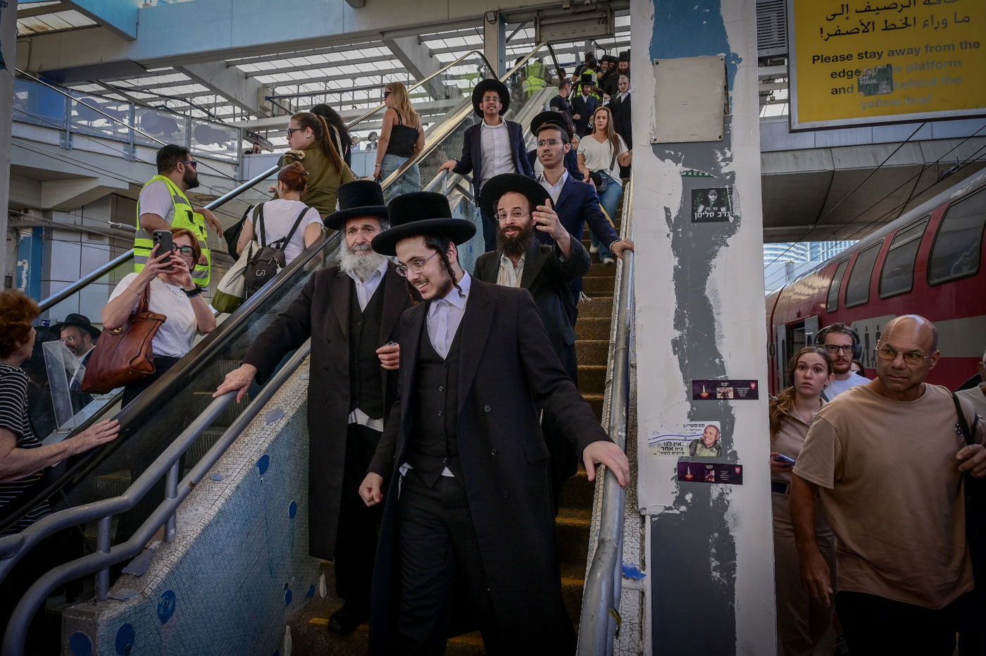 אלפים במדרגות הנעות: כך נראתה תחנת הרכבת בירושלים משעות הבוקר