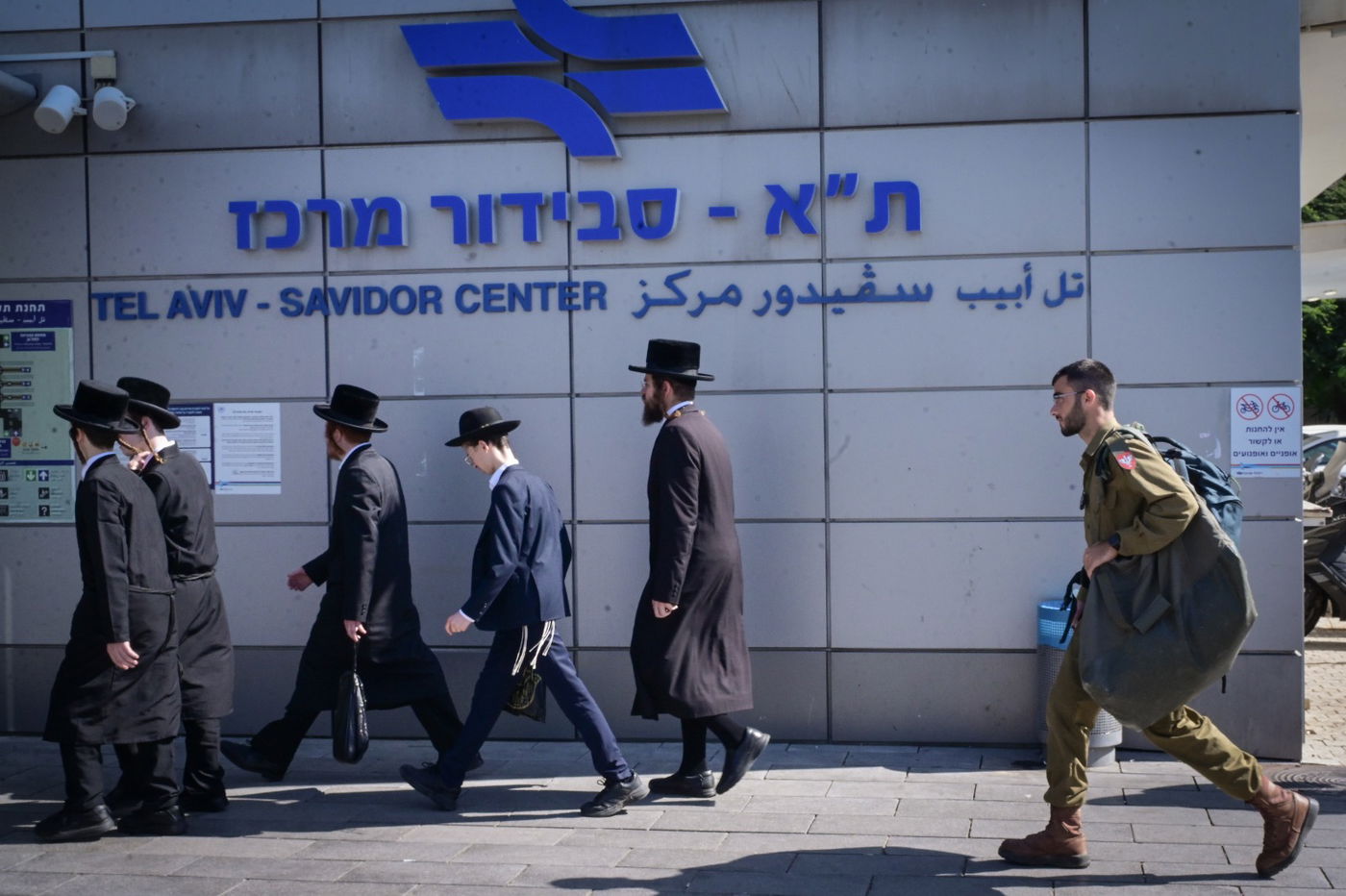 אלפים במדרגות הנעות: כך נראתה תחנת הרכבת בירושלים משעות הבוקר