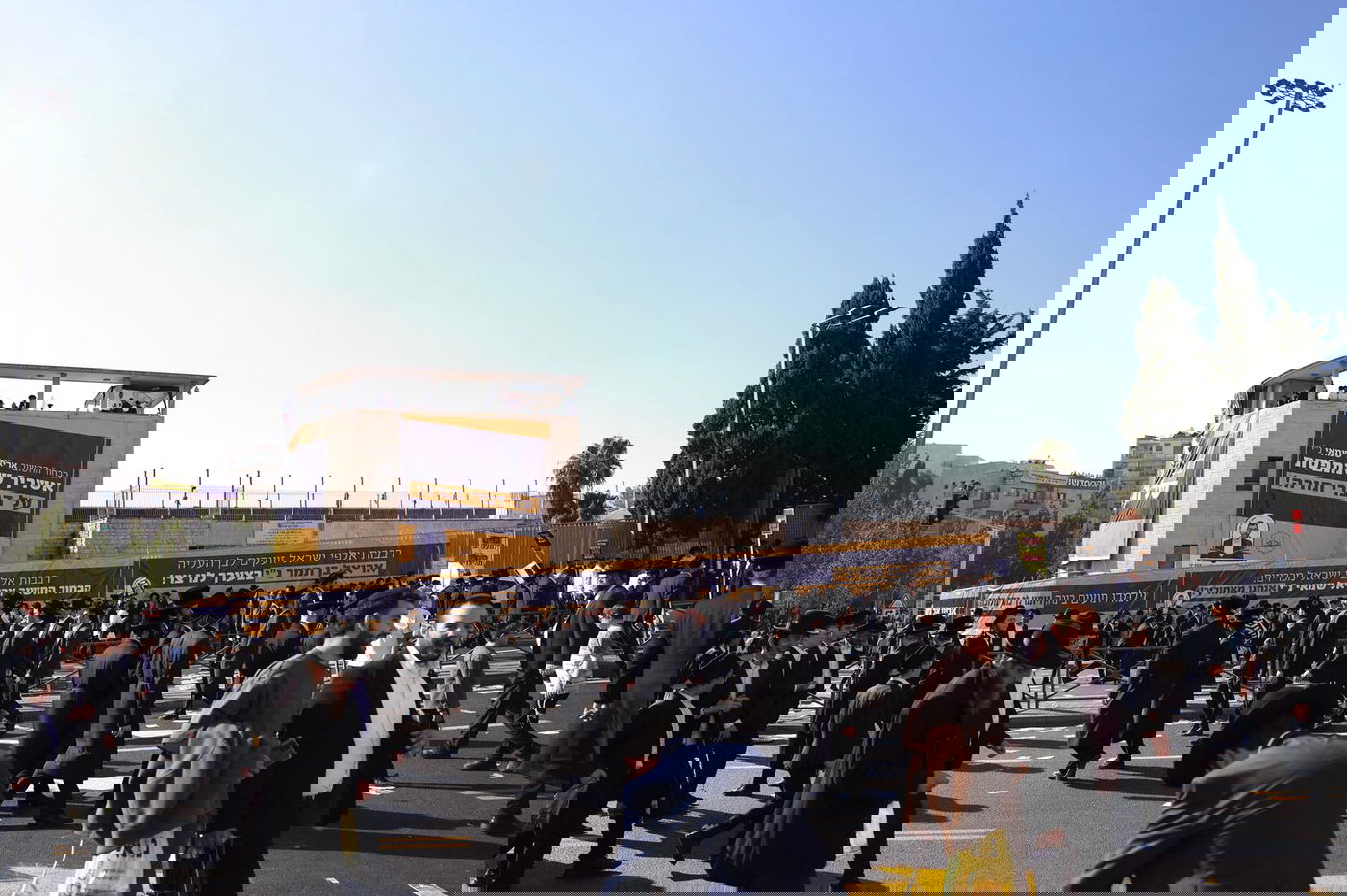 גלריה ראשונית מההכנות לעצרת המיליון בשערי ירושלים 