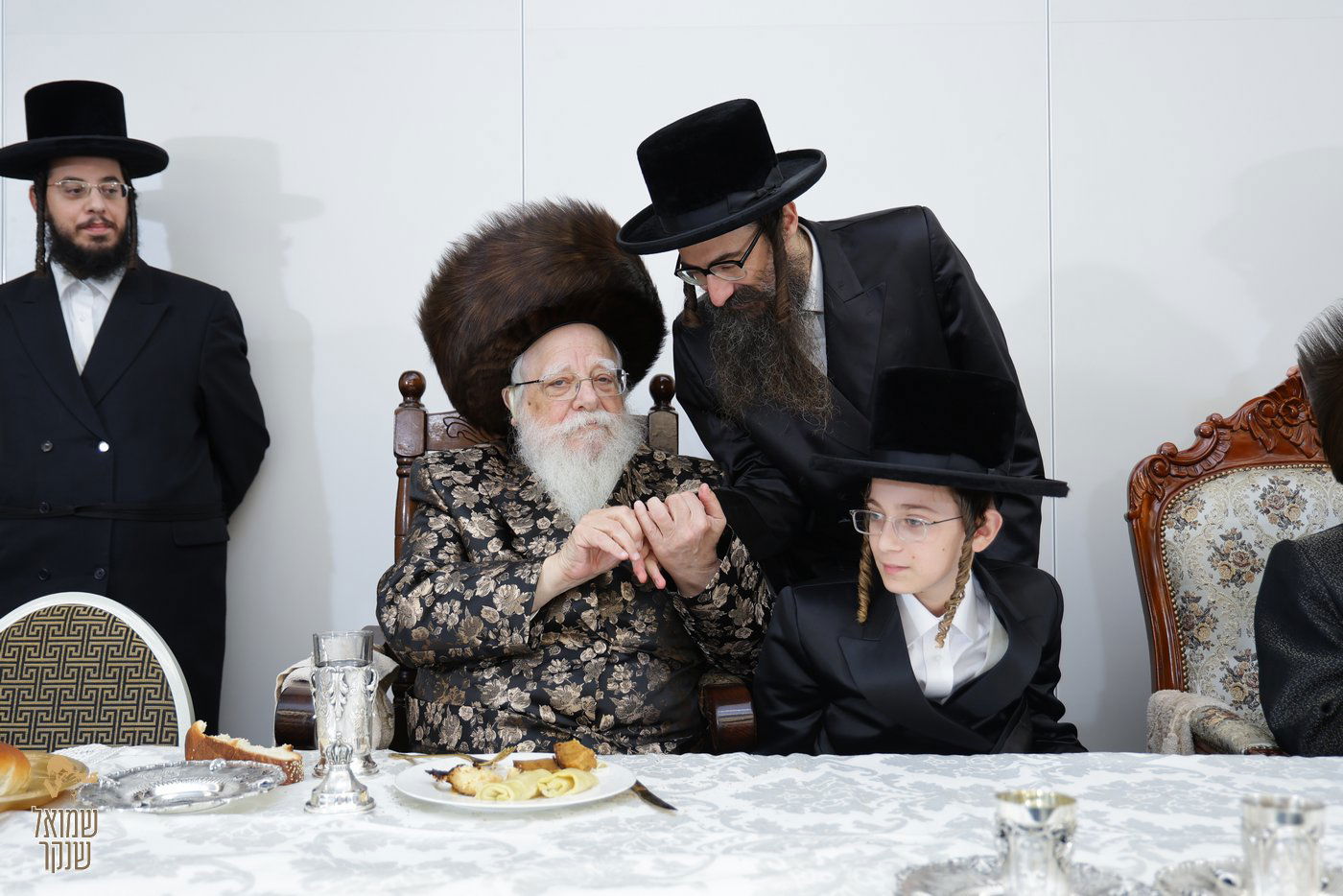 שמחת בר המצווה לנין האדמו"ר מנאראל, ונכד האדמו"ר משאץ ויז'ניץ