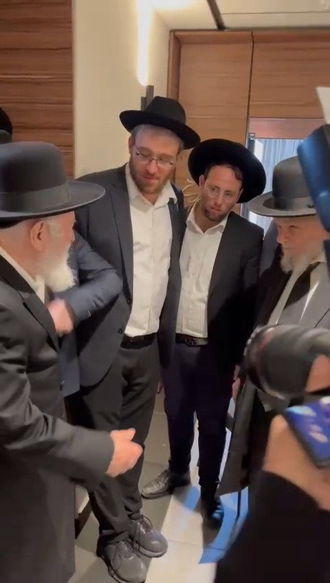 הרב זילברשטיין והרב הירש