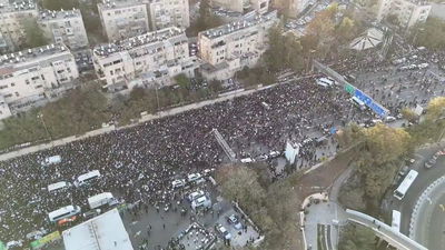 תיעוד ממעוף הציפור: חכמי ורבני עדת תימן בעצרת המיליון בעיר מלוכה