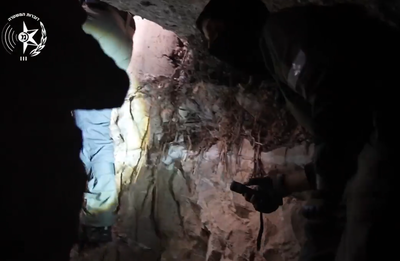 השוטרים נדהמו מהממצאים: מנהרה מתחת לבית ו-9 ק"ג זהב