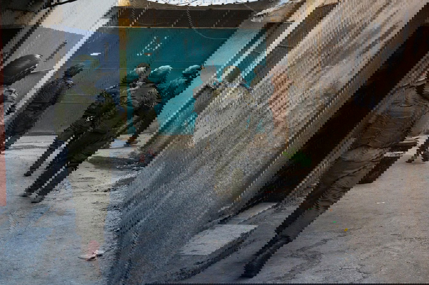 איתור מחרטות לייצור אמצעי לחימה בחברון ומעצר של כ-72 חשודים