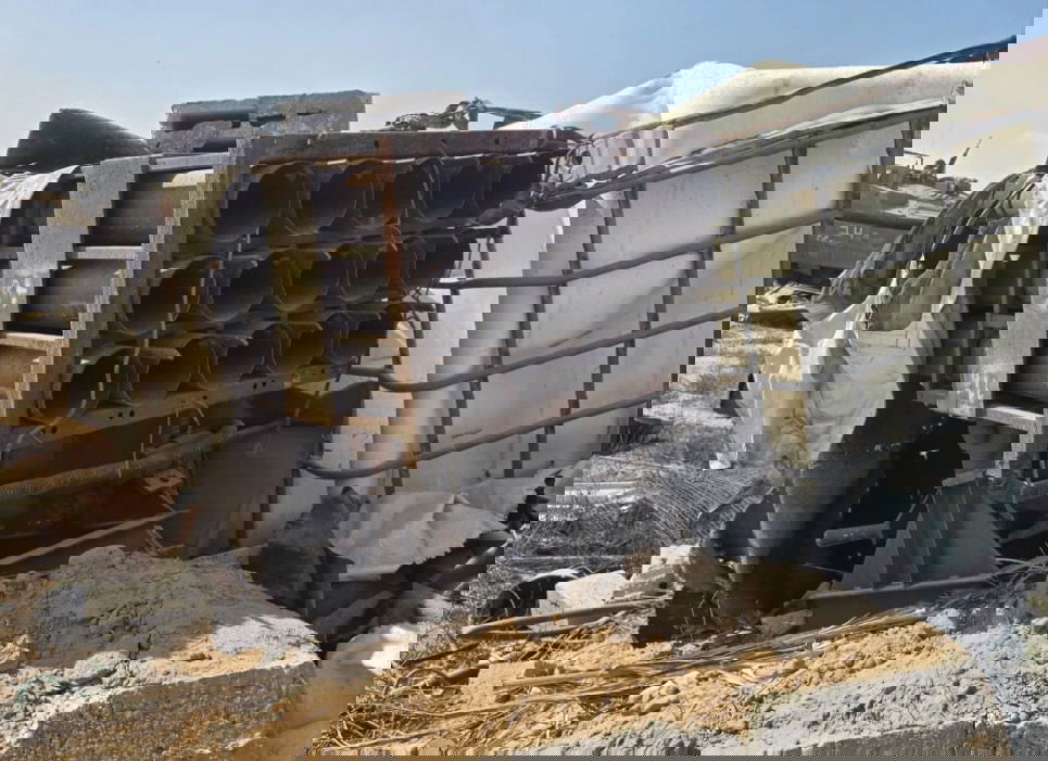 תמונות של המשגר בעל 15 קני השיגור וציוד הלחימה הנוסף שאותר במרחב הקו הצהוב