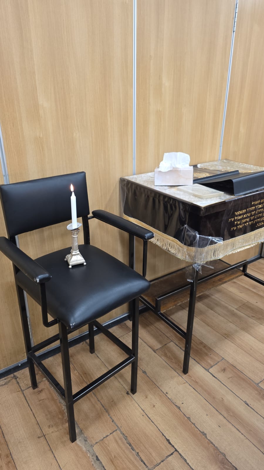 מקומו של הגר"ש הירשלר זצ"ל הערב בביהמ"ד ויז'ניץ בלונדון