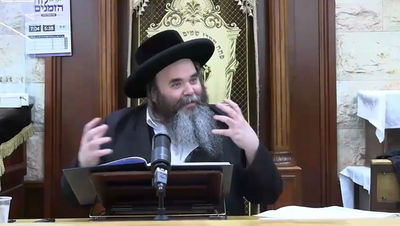 הרה"ג ר' מרדכי הערש שפיטצער במסירת השיעור השבועי