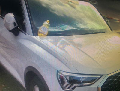 בקבוק דלק הושאר כאיום בחזית הרכב