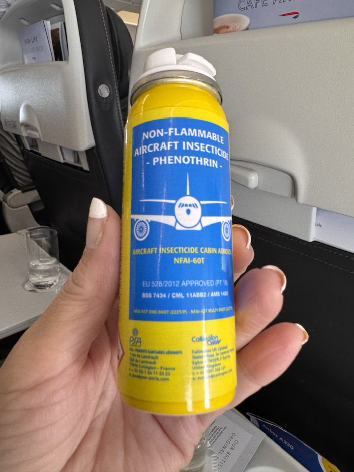 בקבוק החומר הרעיל שרוסס במטוס