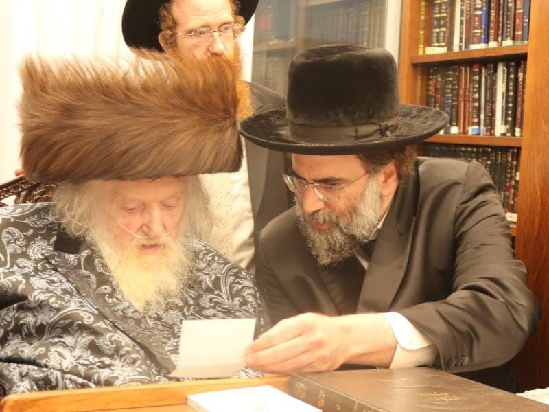 הגר"א דויטש עם גאב"ד העדה החרדית הגר"מ שטרנבוך