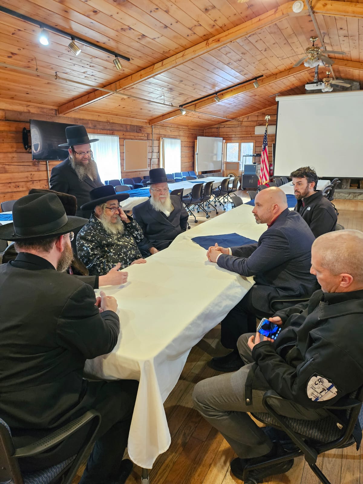 האדמו"ר מסאטמר בביקור בכלא בארה"ב