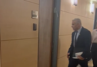 על רקע המשבר הפוליטי: לפיד נפגש עם הח"כ החרדי הבכיר; על מה הם שוחחו?