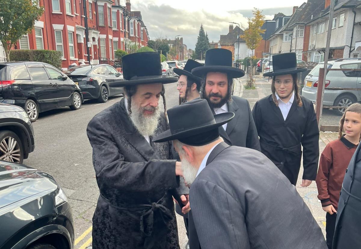 הגה"צ רבי חיים מאיר הגר, אב"ד ויז'ניץ בביקור בזק בלונדון