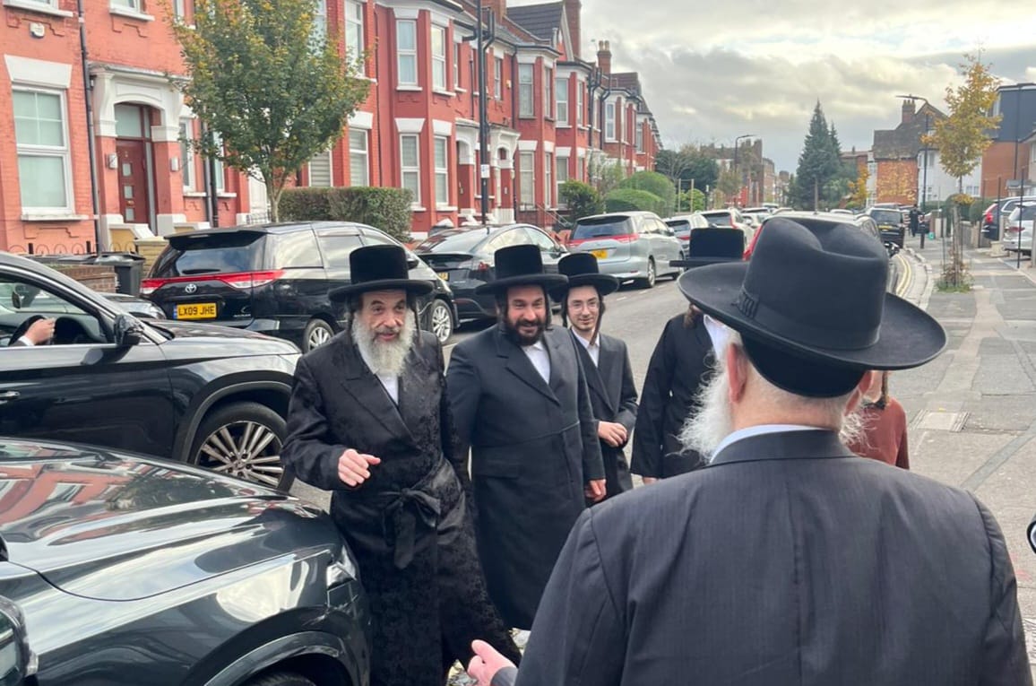 הגה"צ רבי חיים מאיר הגר, אב"ד ויז'ניץ בביקור בזק בלונדון