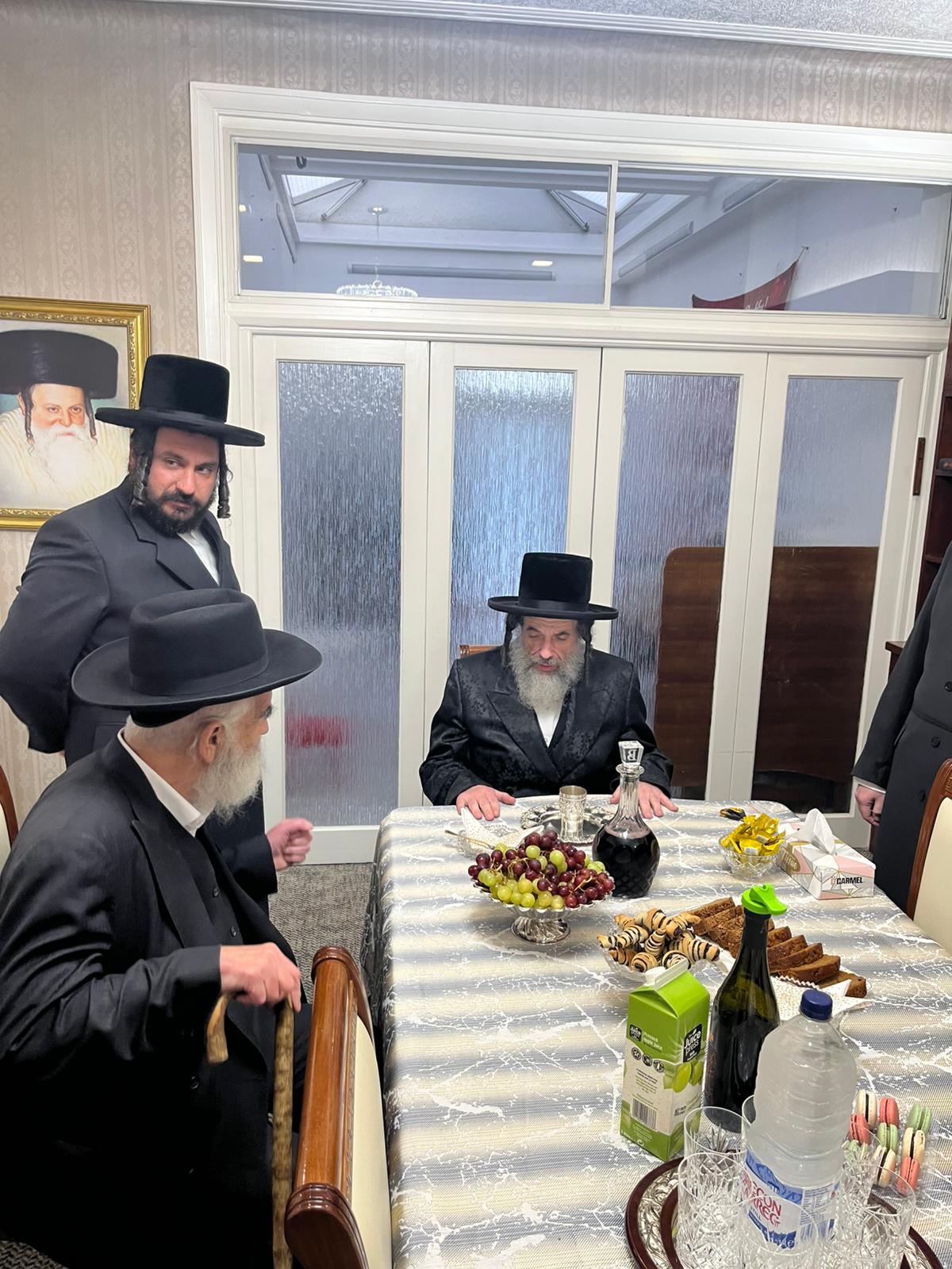 הגה"צ רבי חיים מאיר הגר, אב"ד ויז'ניץ בביקור בזק בלונדון