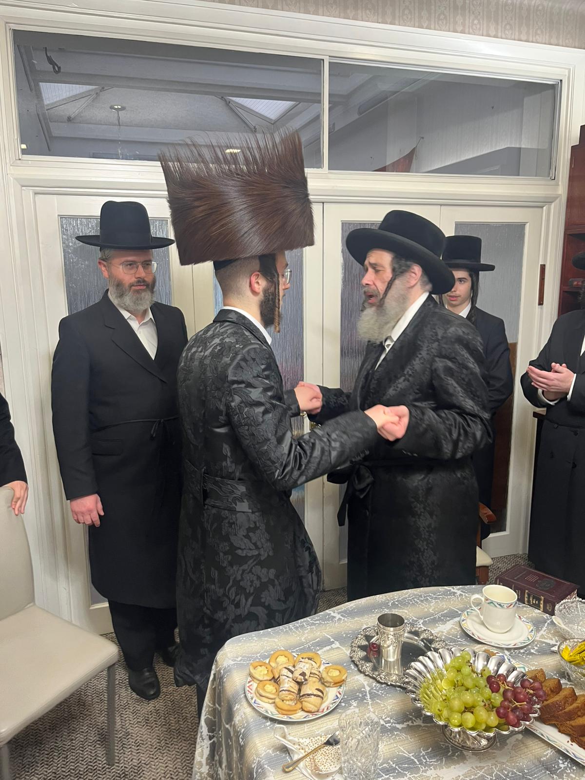 הגה"צ רבי חיים מאיר הגר, אב"ד ויז'ניץ בביקור בזק בלונדון