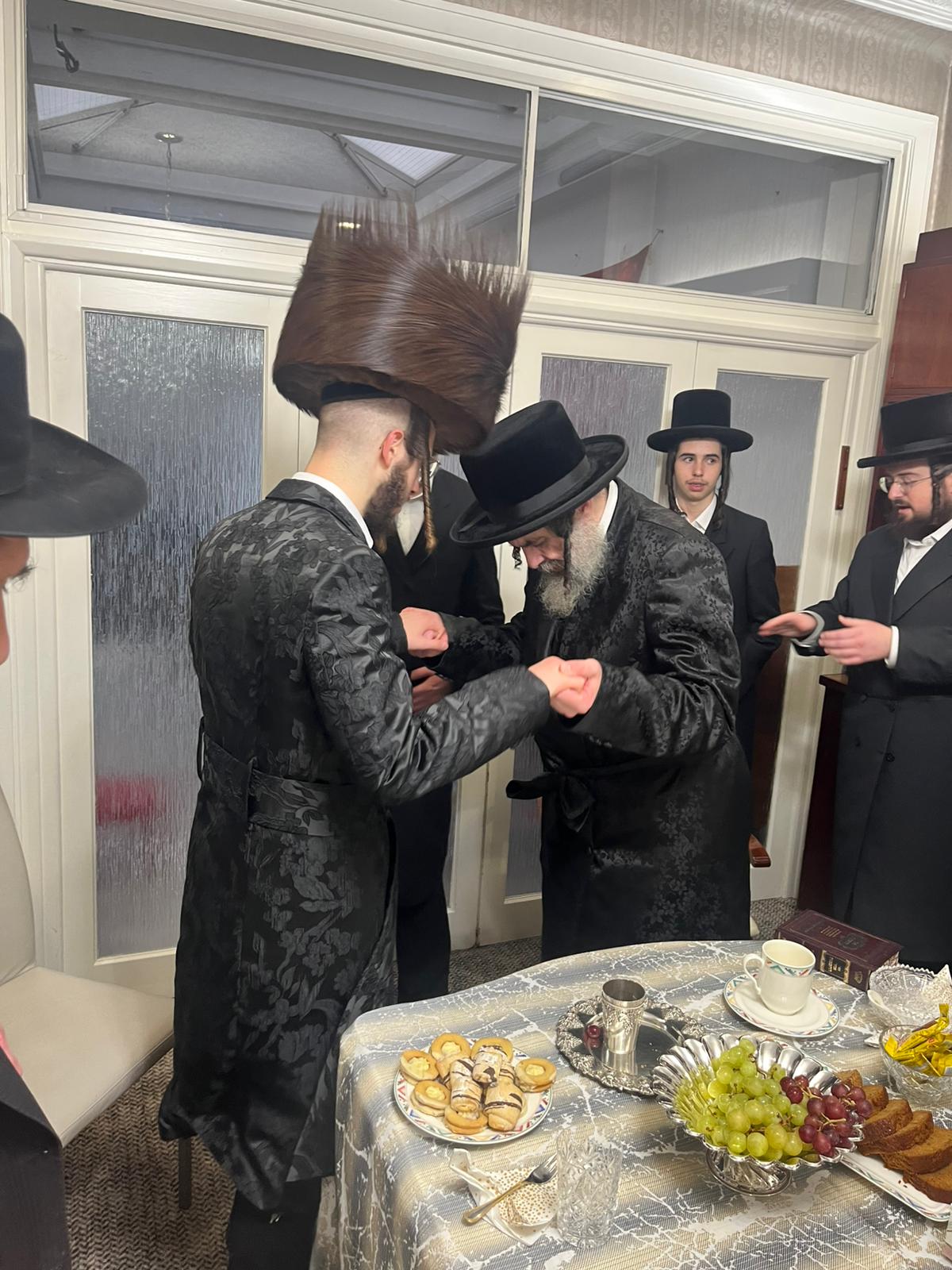 הגה"צ רבי חיים מאיר הגר, אב"ד ויז'ניץ בביקור בזק בלונדון