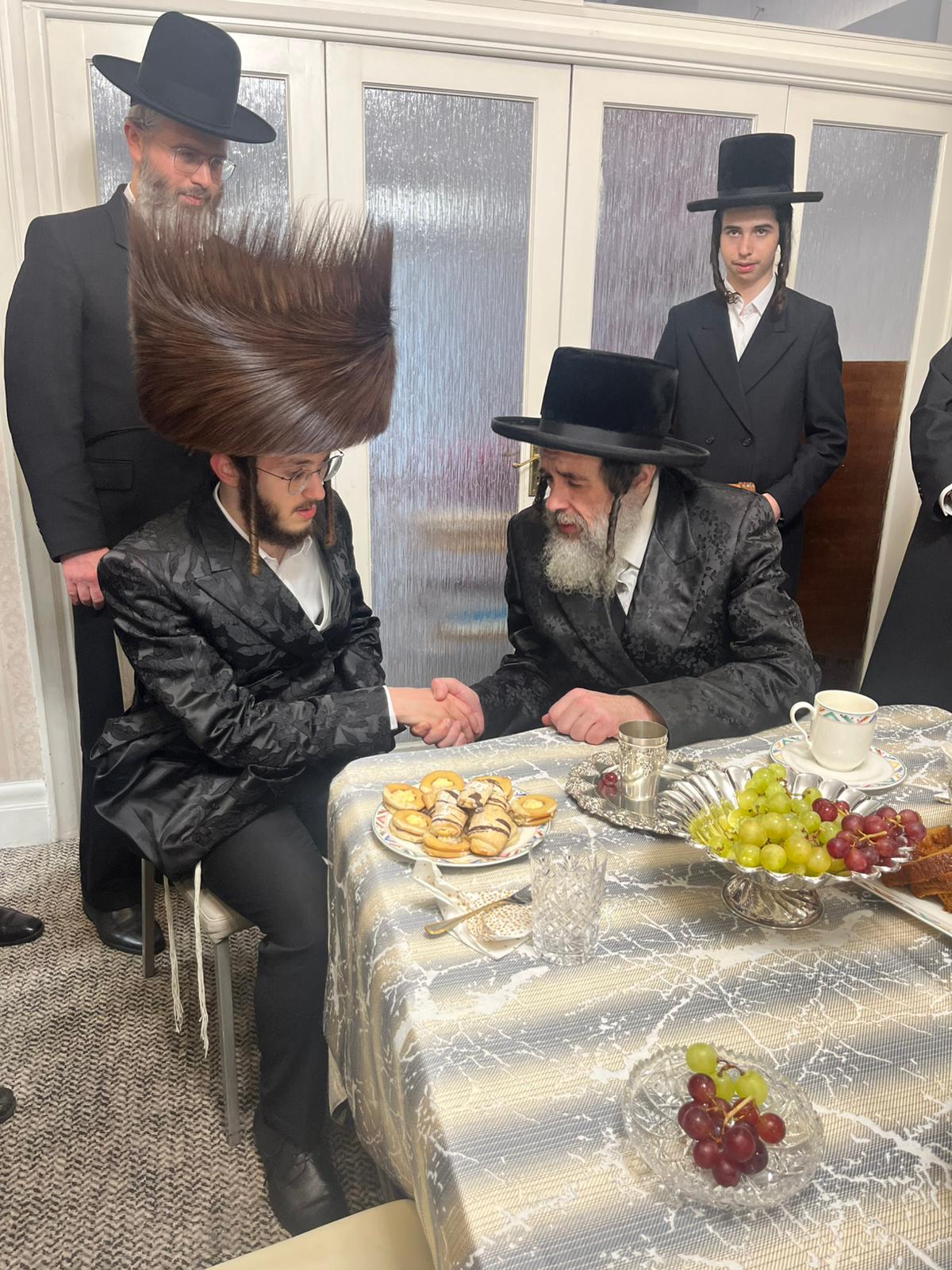 הגה"צ רבי חיים מאיר הגר, אב"ד ויז'ניץ בביקור בזק בלונדון