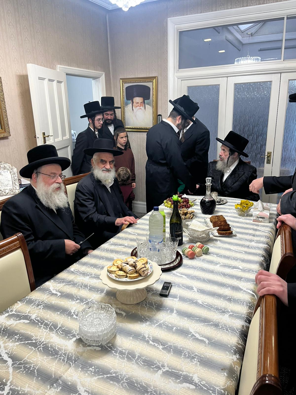 הגה"צ רבי חיים מאיר הגר, אב"ד ויז'ניץ בביקור בזק בלונדון