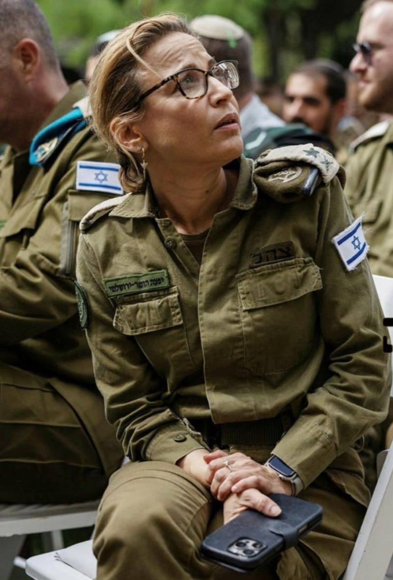 הפצ"רית בשבועות האחרונים, עם טלפון שונה