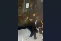 הבריטים עדיין בהלם: זה "דוקר הרכבת" שנמצא במעצר | גיבור האירוע במצב קריטי