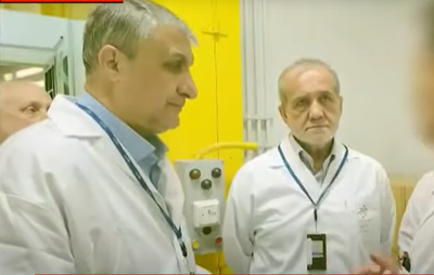  ראש הארגון לאנרגיה אטומית של איראן עם נשיא איראן 