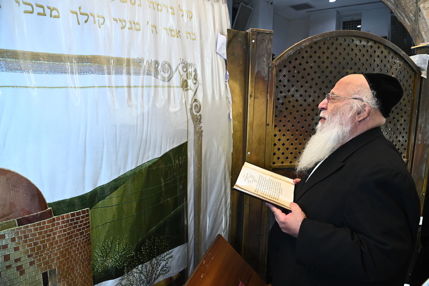 המקובל הגאון הרב בניהו שמואלי בקבר רחל