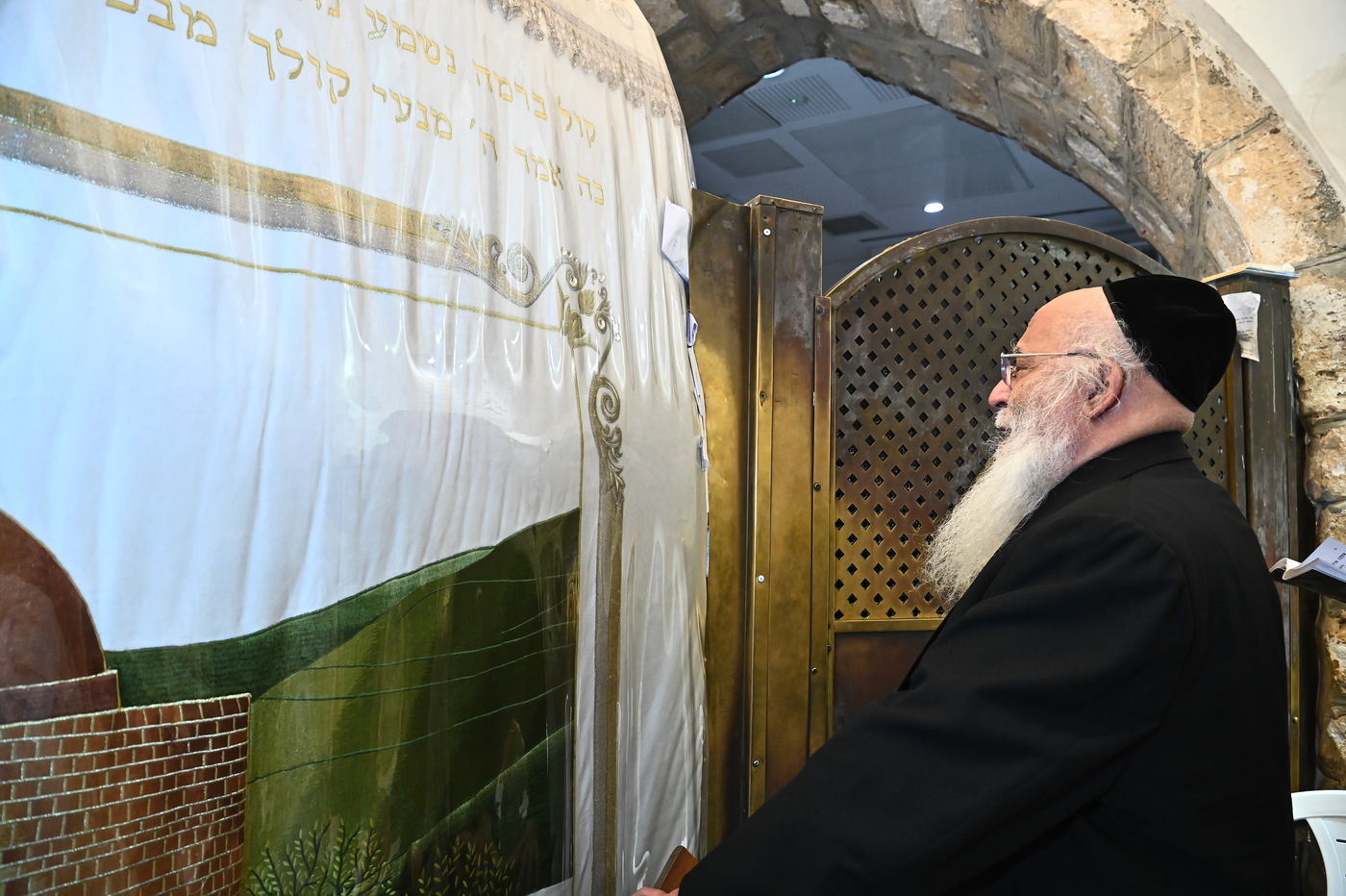 המקובל הגאון הרב בניהו שמואלי בקבר רחל